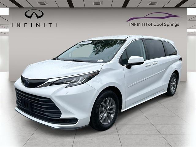 2022 Toyota Sienna LE