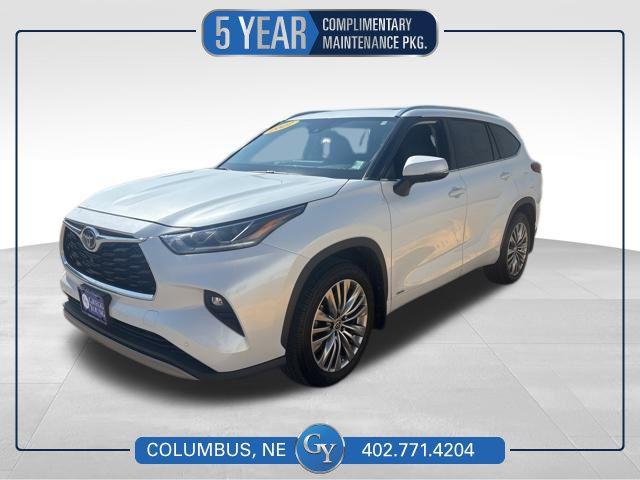 2022 Toyota Highlander Hybrid Platinum
