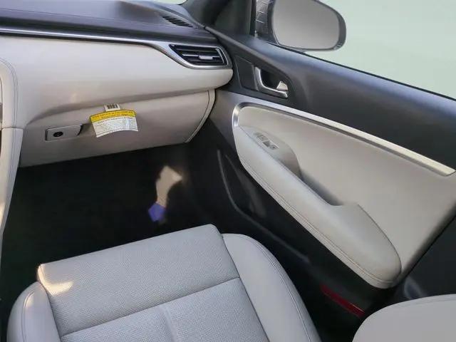 2025 Genesis G70 2.5T AWD