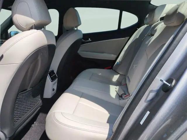 2025 Genesis G70 2.5T RWD