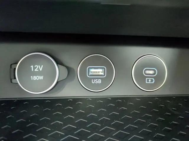 2025 Genesis G70 2.5T RWD