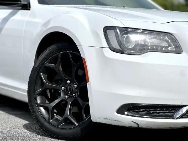 2018 Chrysler 300 Touring