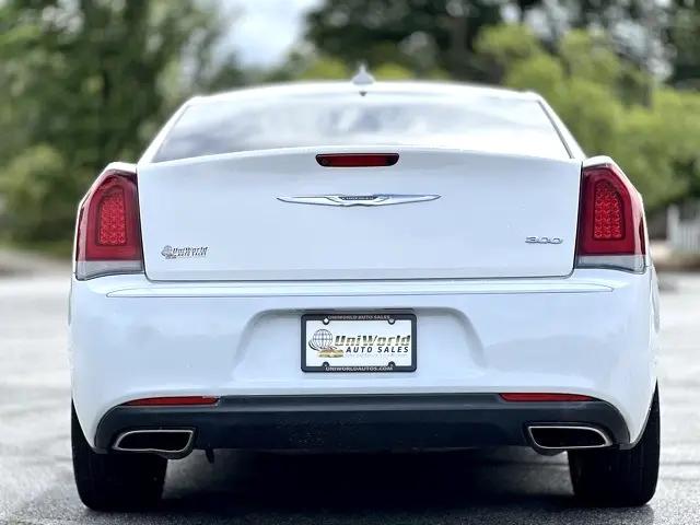 2018 Chrysler 300 Touring