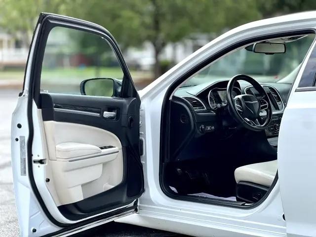 2018 Chrysler 300 Touring