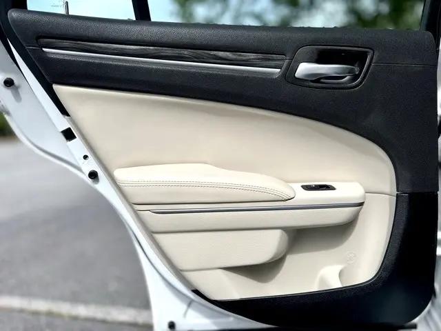 2018 Chrysler 300 Touring
