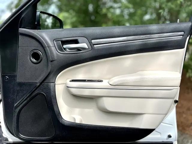 2018 Chrysler 300 Touring