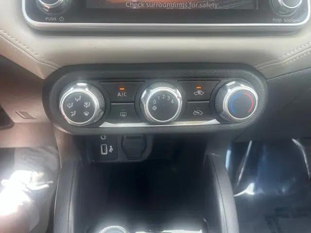 2020 Nissan Versa SV Xtronic CVT