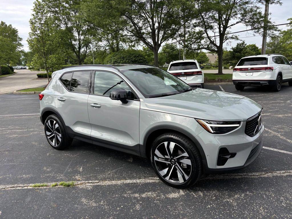 /2025 Volvo XC40