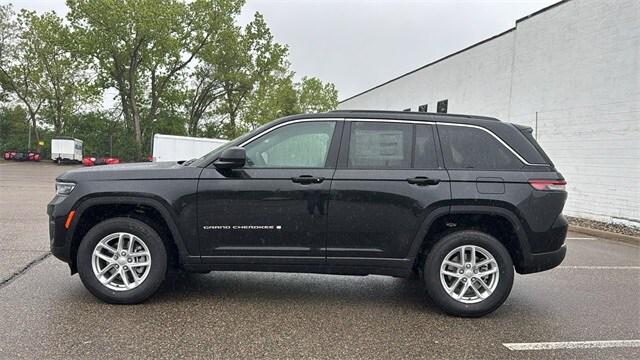 2025 Jeep Grand Cherokee GRAND CHEROKEE LAREDO X 4X4