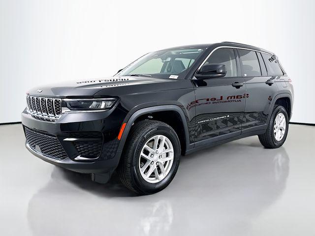 2023 Jeep Grand Cherokee Laredo X 4x4