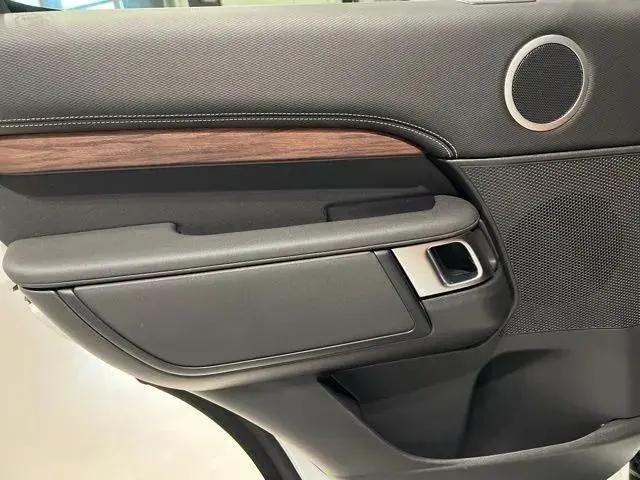 2024 Land Rover Discovery P360 Dynamic SE