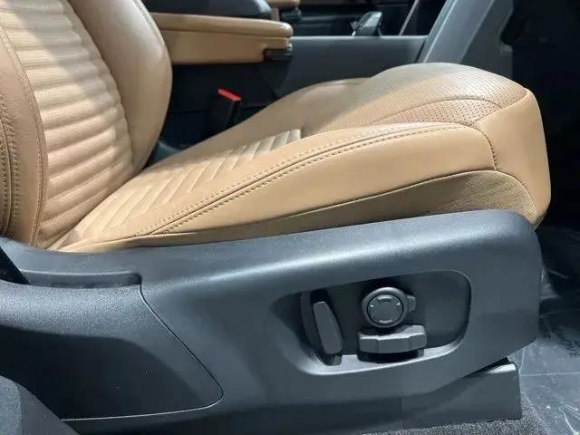 2024 Land Rover Discovery P360 Dynamic SE