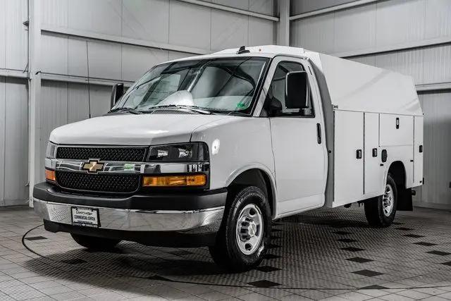2025 Chevrolet Express Cutaway Work Van