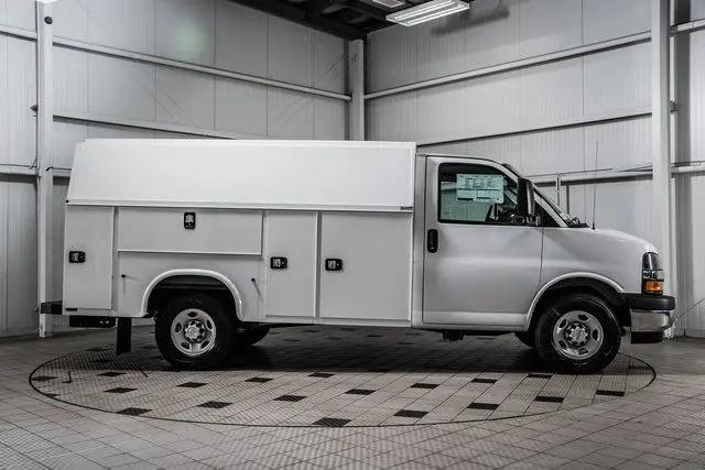 2025 Chevrolet Express Cutaway Work Van
