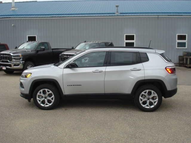 2025 Jeep Compass COMPASS LATITUDE 4X4