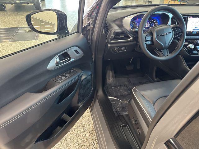 2025 Chrysler Pacifica PACIFICA LIMITED AWD