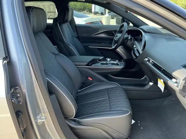 2026 Cadillac iQ V-Series w/1SM