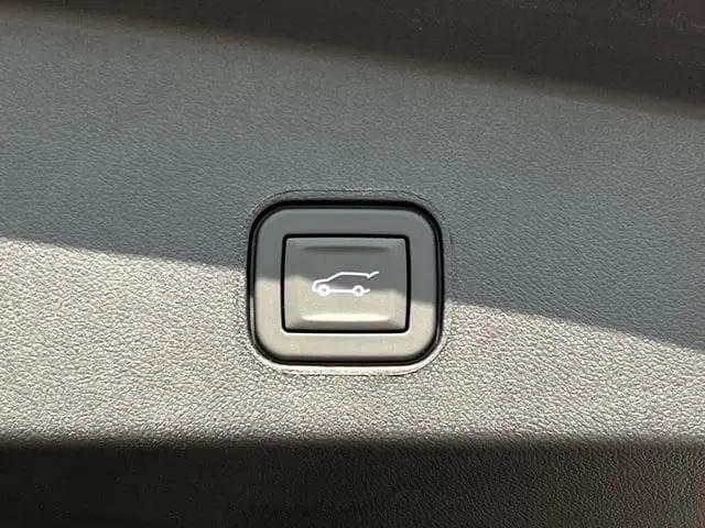 2026 Cadillac iQ V-Series w/1SM
