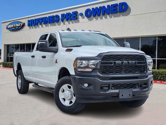 2023 RAM 3500 Tradesman Crew Cab 4x4 8 Box