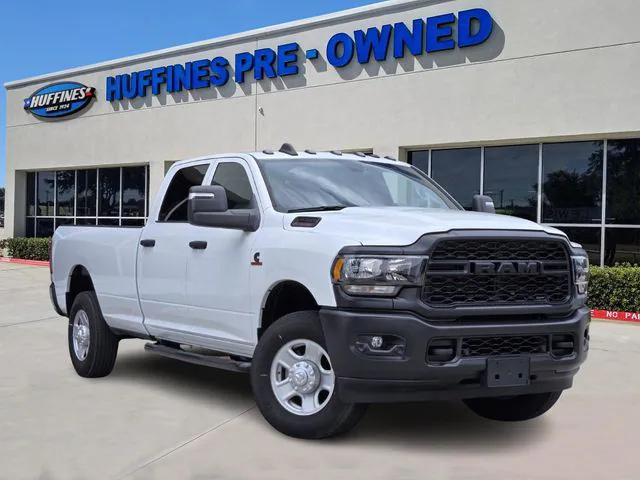 2023 RAM 3500 Tradesman Crew Cab 4x4 8 Box