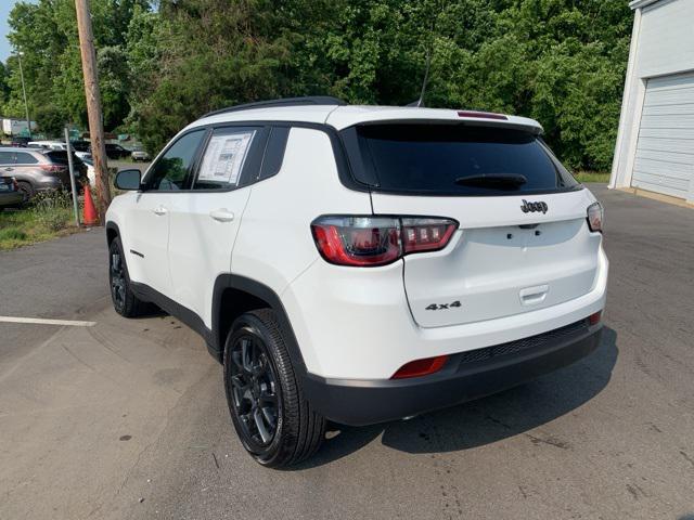 2025 Jeep Compass COMPASS LATITUDE 4X4
