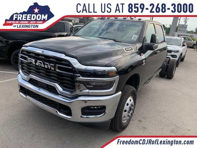 2025 RAM Ram 3500 Chassis Cab RAM 3500 TRADESMAN CREW CAB CHASSIS 4X4 60 CA