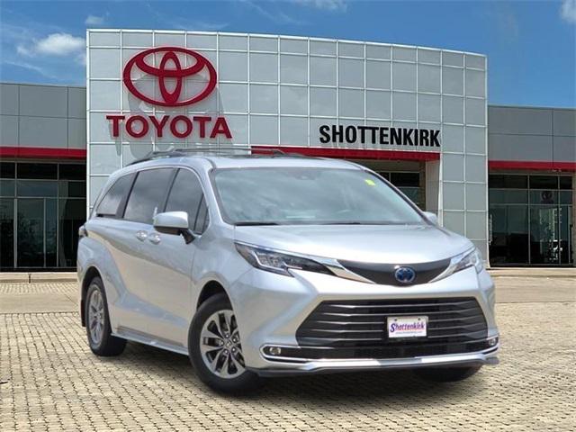 2023 Toyota Sienna XLE