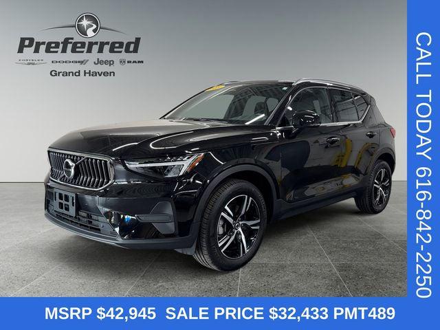 2025 Volvo XC40 B5 Core Bright Theme