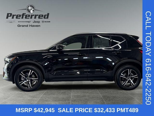 2025 Volvo XC40 B5 Core Bright Theme