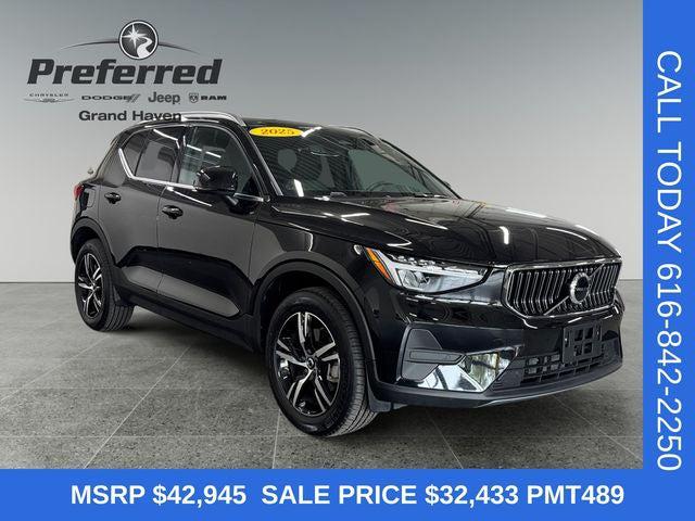 2025 Volvo XC40 B5 Core Bright Theme