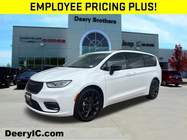 2025 Chrysler Pacifica PACIFICA LIMITED