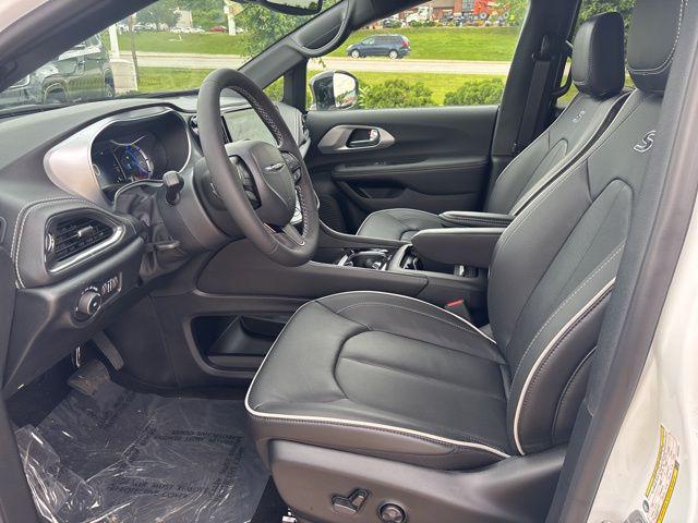 2025 Chrysler Pacifica Hybrid PACIFICA PLUG-IN HYBRID S APPEARANCE