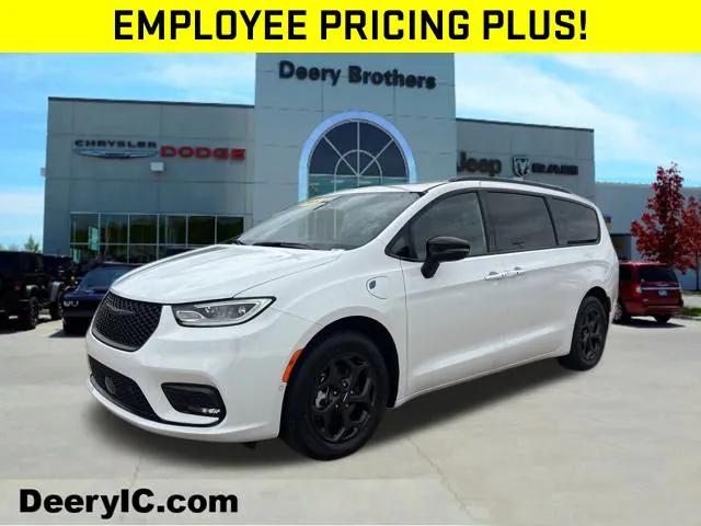 2025 Chrysler Pacifica Hybrid PACIFICA PLUG-IN HYBRID S APPEARANCE