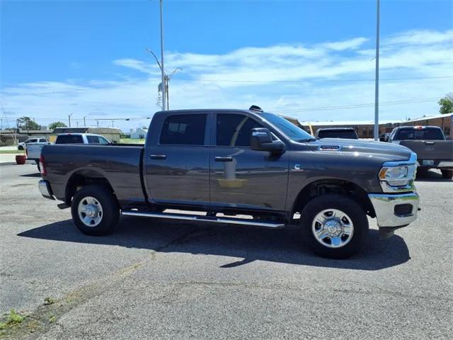 2024 RAM 2500 Tradesman Crew Cab 4x4 64 Box