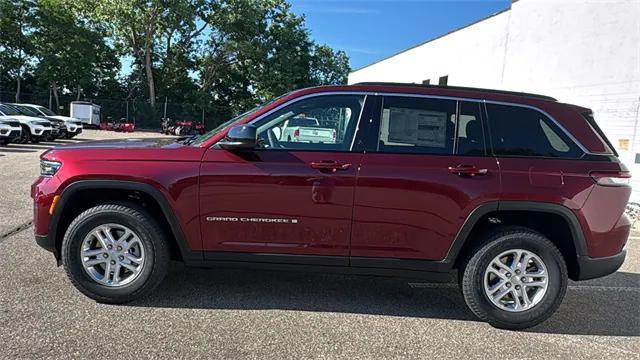 2025 Jeep Grand Cherokee GRAND CHEROKEE LAREDO 4X4
