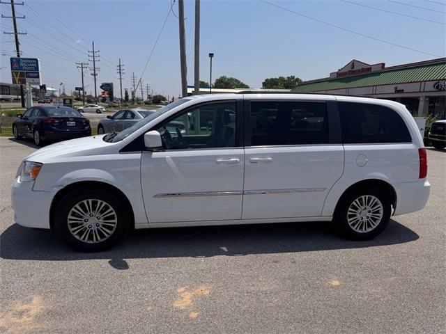 2015 Chrysler Town and Country Touring-L