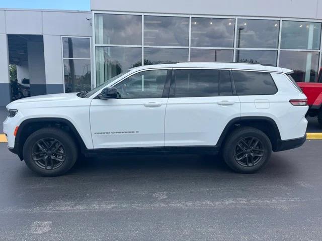2022 Jeep Grand Cherokee L Laredo 4x4
