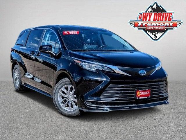 2023 Toyota Sienna LE