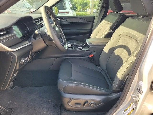 2025 Jeep Grand Cherokee GRAND CHEROKEE LAREDO 4X2