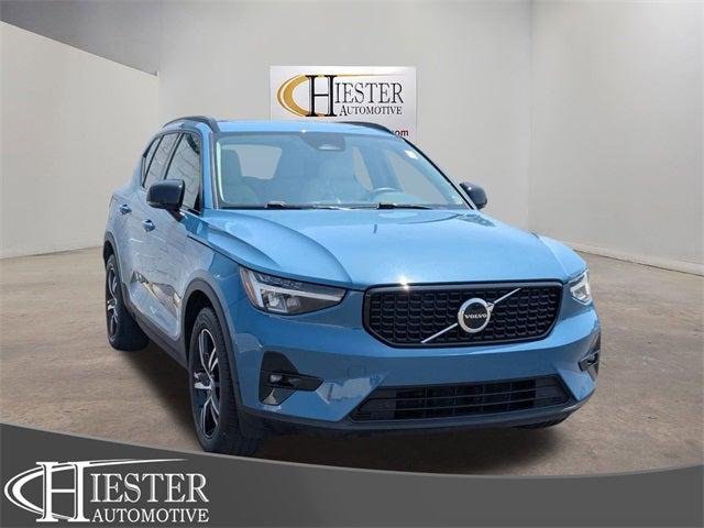 2023 Volvo XC40 B5 Plus Dark Theme