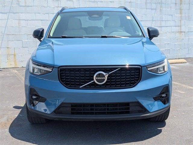 2023 Volvo XC40 B5 Plus Dark Theme