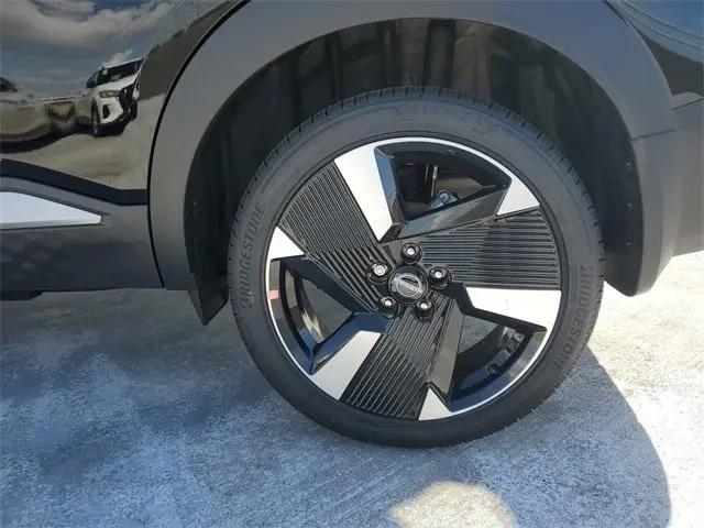 2025 Nissan Kicks SR FWD