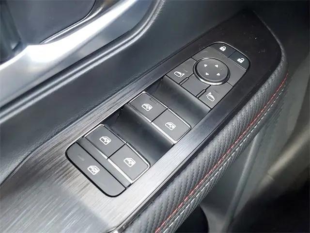2025 Nissan Kicks SR FWD