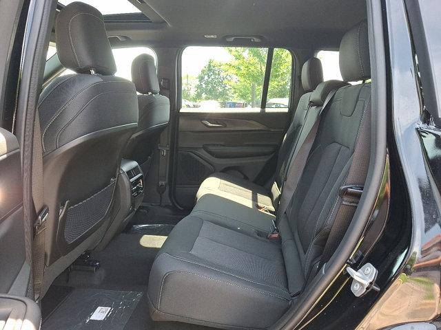 2025 Jeep Grand Cherokee Laredo X 4x4