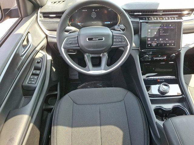 2025 Jeep Grand Cherokee Laredo X 4x4