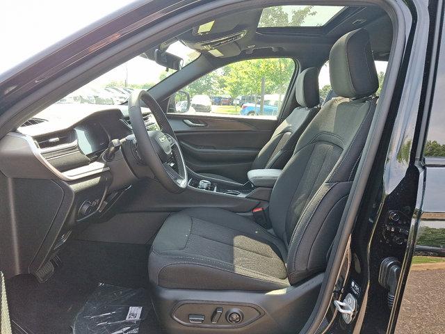 2025 Jeep Grand Cherokee Laredo X 4x4
