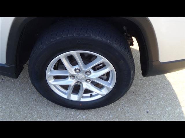 2023 Jeep Grand Cherokee L Laredo 4x4