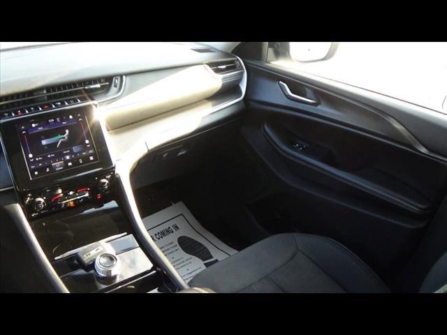2023 Jeep Grand Cherokee L Laredo 4x4