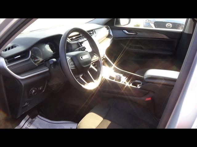 2023 Jeep Grand Cherokee L Laredo 4x4