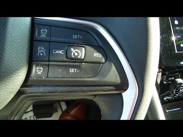 2023 Jeep Grand Cherokee L Laredo 4x4